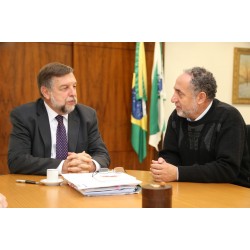 Senado Federal presta homenagem ao Maestro Théo de Petrus